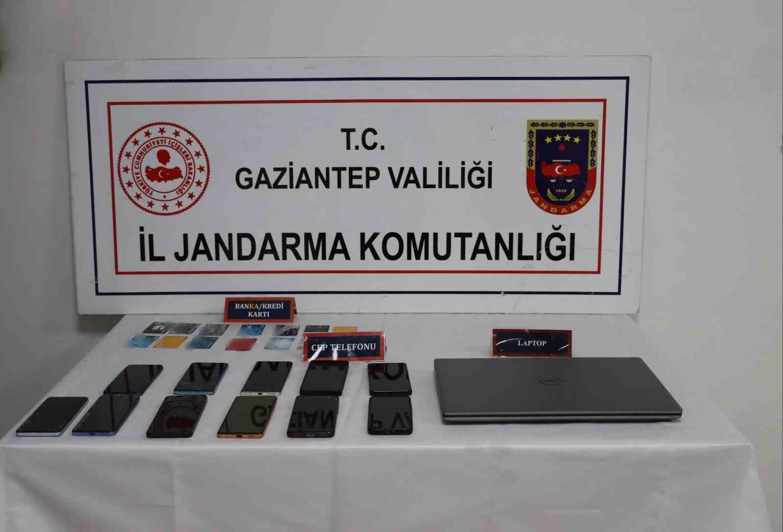 Siber dolandırıcılara jandarma darbesi: 8 gözaltı
