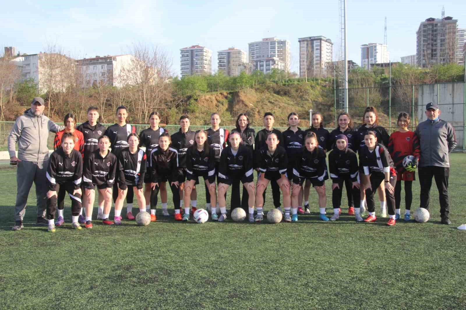 Kadın futbolcular hiç gol yemeden 2. Lig hedefine koşuyor