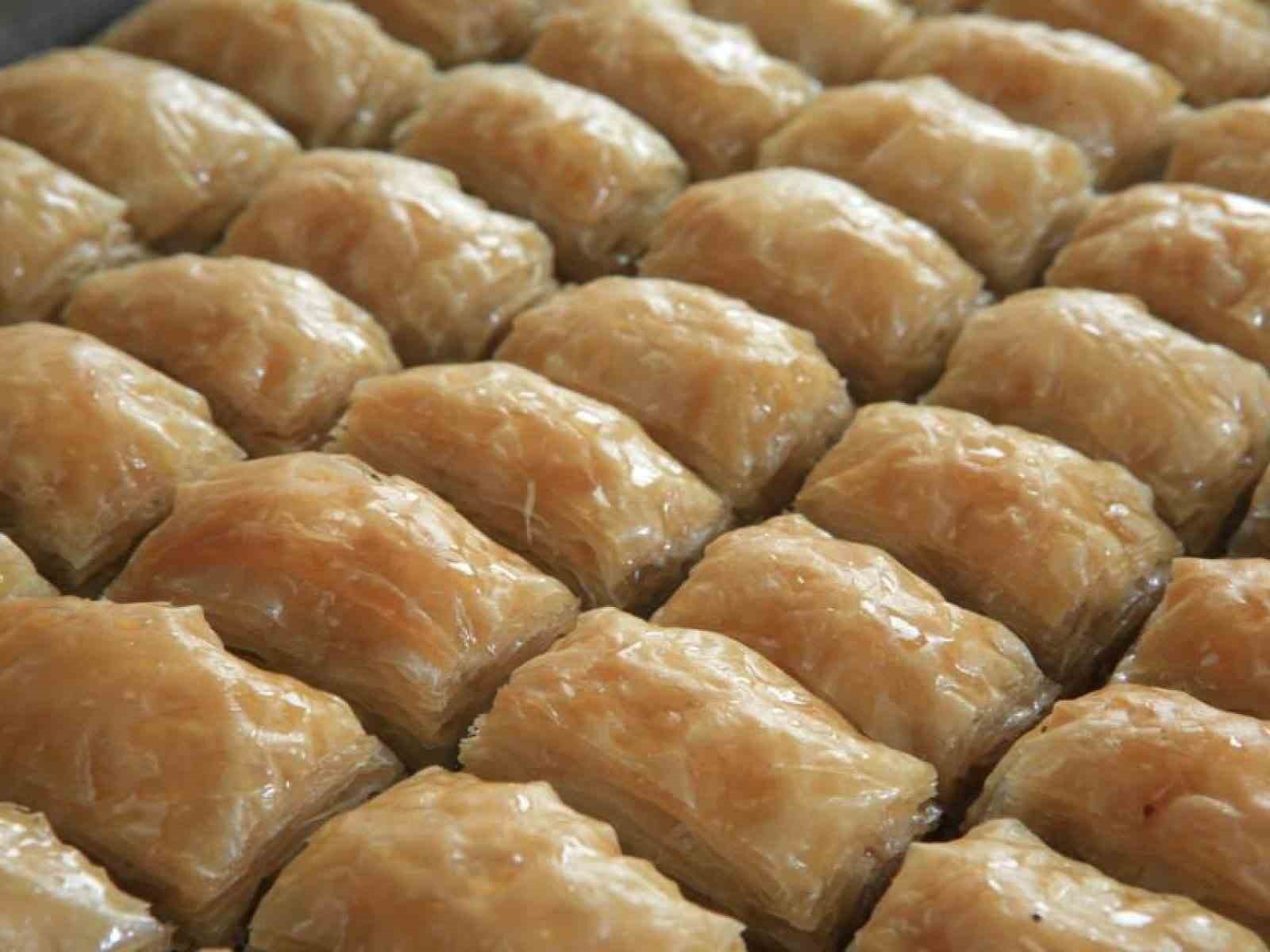 Özhan Market, bayrama hazır