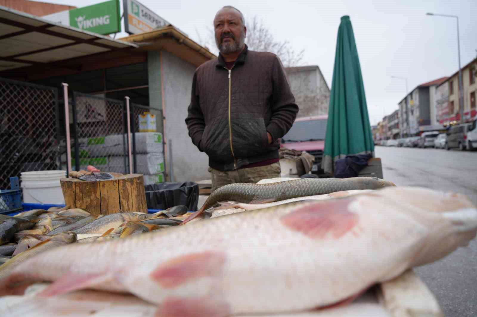 Erzincan’da Fırat balığı 250 TL’den alıcı buluyor