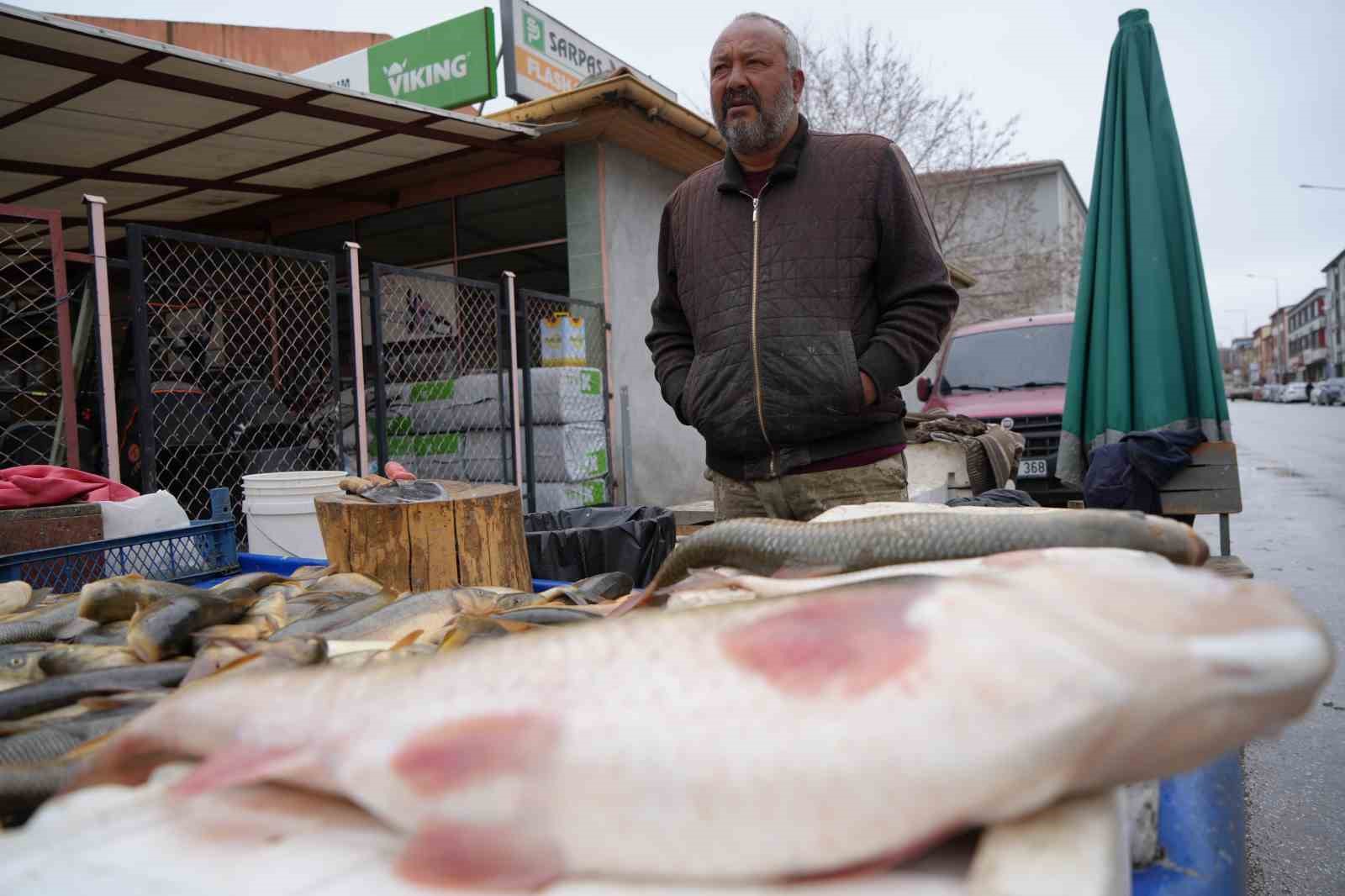 Erzincan&rsquo;da Fırat balığı 250 TL&rsquo;den alıcı buluyor
