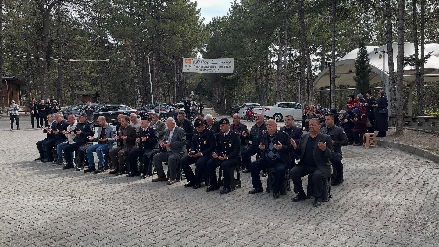 Şehit Hava Pilot Teğmen Yavuz Eracar kabri başında anıldı
