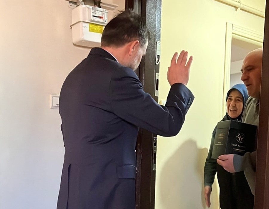 Başkan U&ccedil;ar&rsquo;dan mesai arkadaşlarına iftarlık jesti
