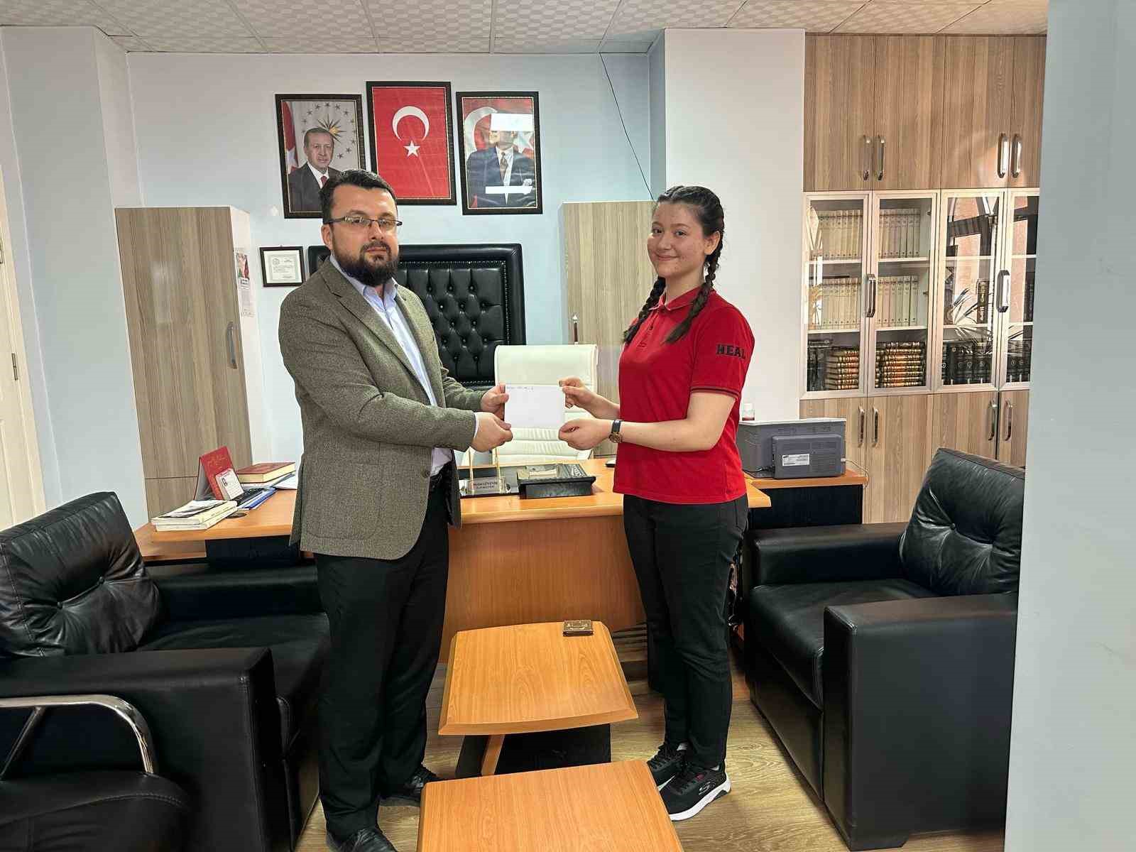 Sarıg&ouml;l Hayriye Ert&uuml;rk Anadolu lisesi &ouml;d&uuml;le doymuyor
