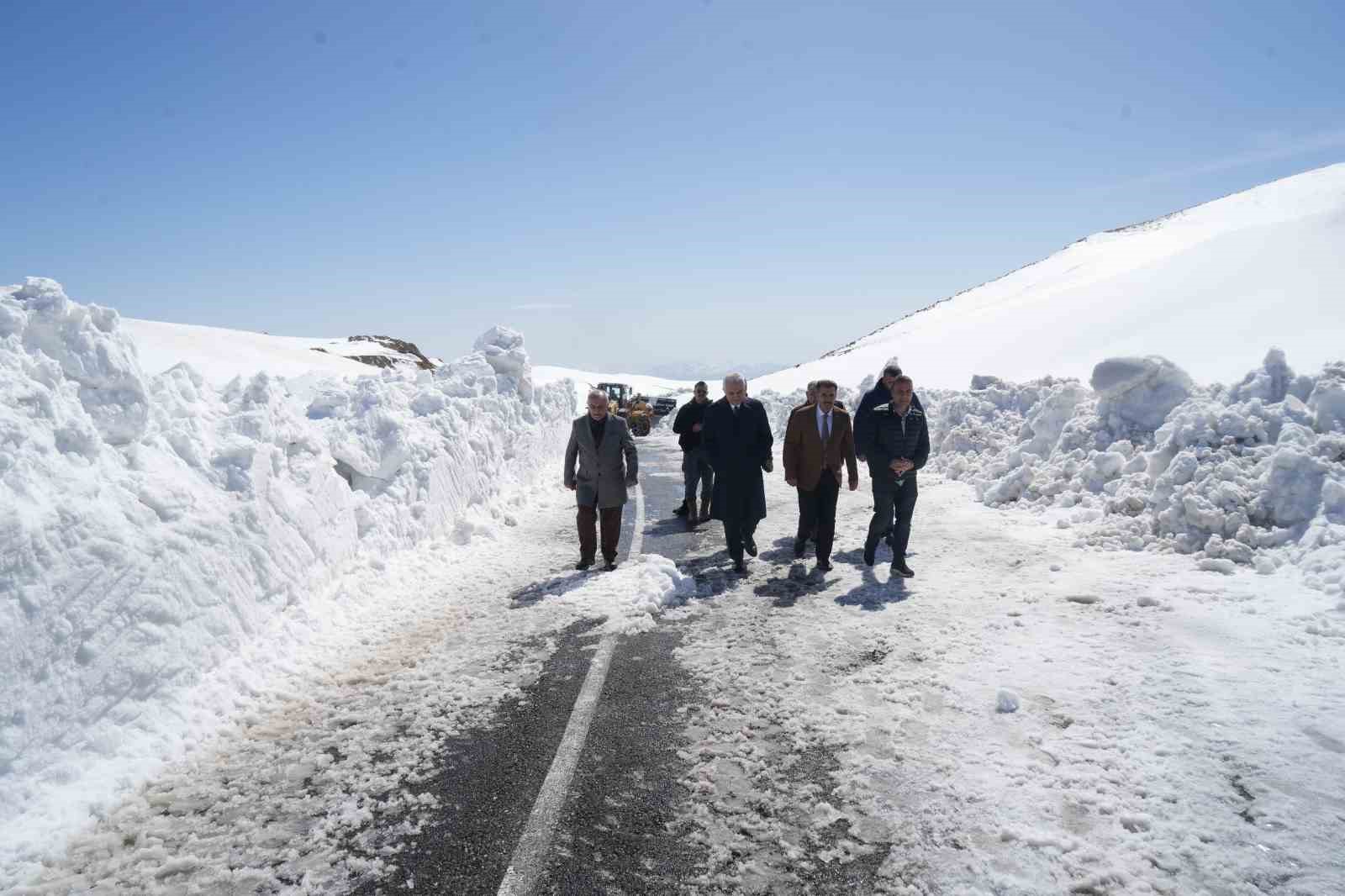 Vali Avni &Ccedil;akır: "20 bin kilometreden fazla yol a&ccedil;ma &ccedil;alışması ger&ccedil;ekleştirdik"
