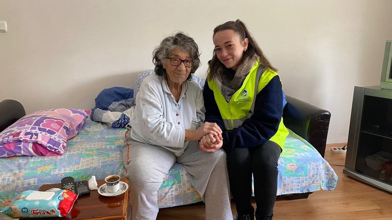 YADEM&rsquo;den yaşlılara hem moral hem de şifa eli
