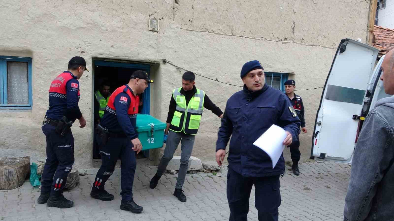 Kütahya’da cinayet: Eşini ve aralarında ilişki olduğunu iddia ettiği şahsı öldürdü