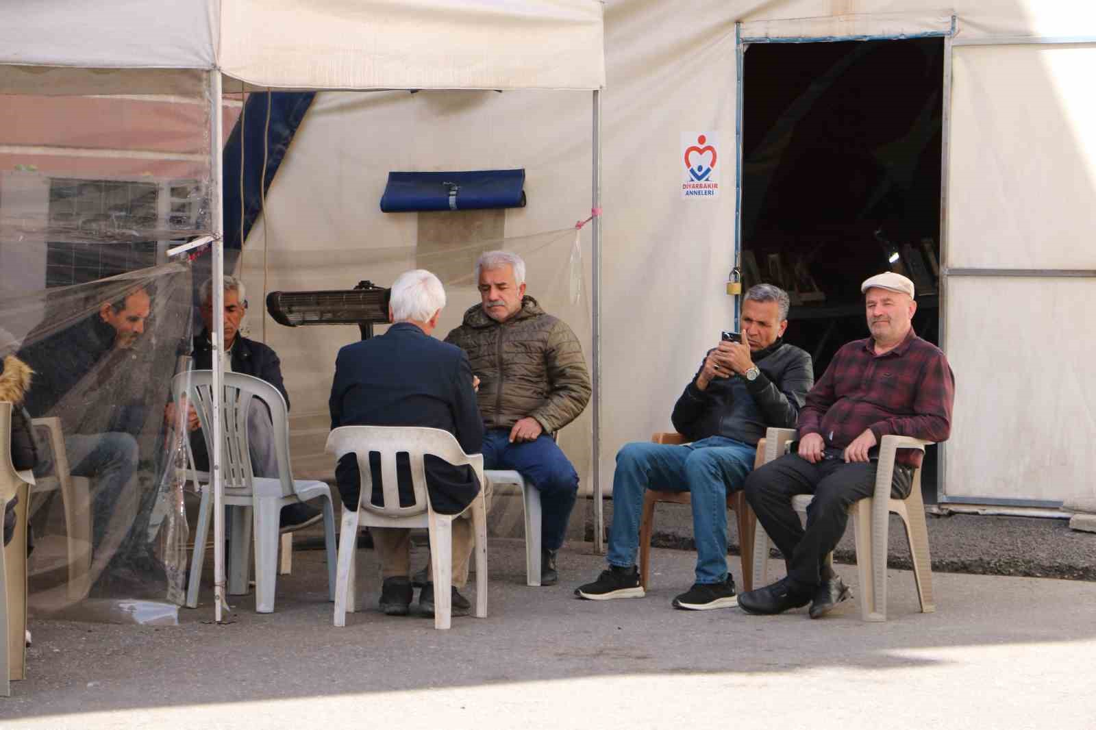 Diyarbakır anneleri &ccedil;ifte bayram yaşamak istiyor
