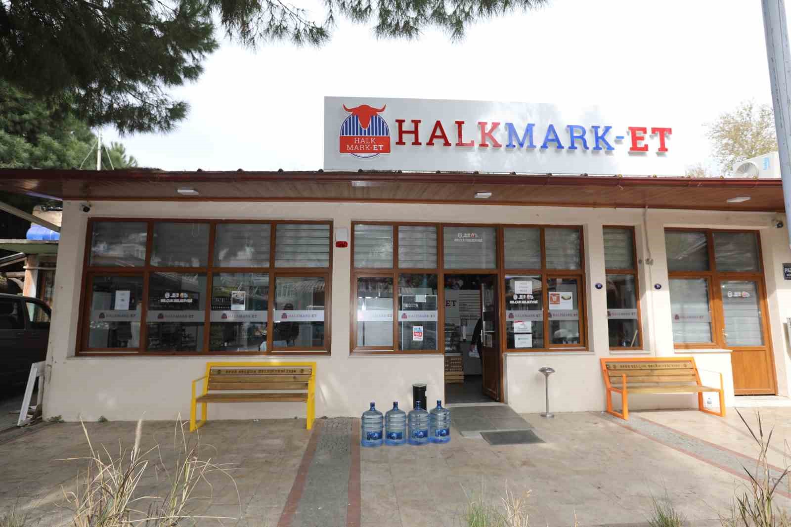 Sel&ccedil;uk&rsquo;ta, İzmir Su vatandaşlardan b&uuml;y&uuml;k ilgi g&ouml;r&uuml;yor
