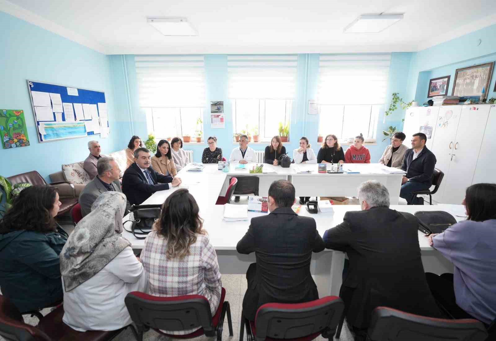 Milli Eğitim Bakanı Yusuf Tekin&rsquo;den s&uuml;rpriz ziyaret
