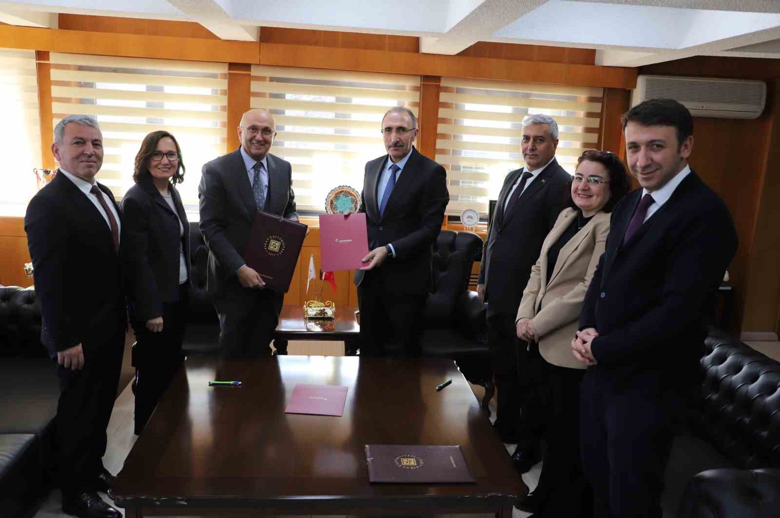 FÜ ve Çimentaş Elazığ fabrikası arasında sanayi iş birliği protokolü imzalandı