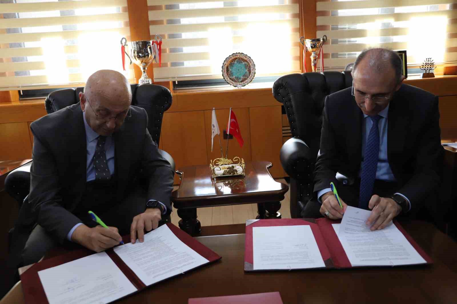 FÜ ve Çimentaş Elazığ fabrikası arasında sanayi iş birliği protokolü imzalandı