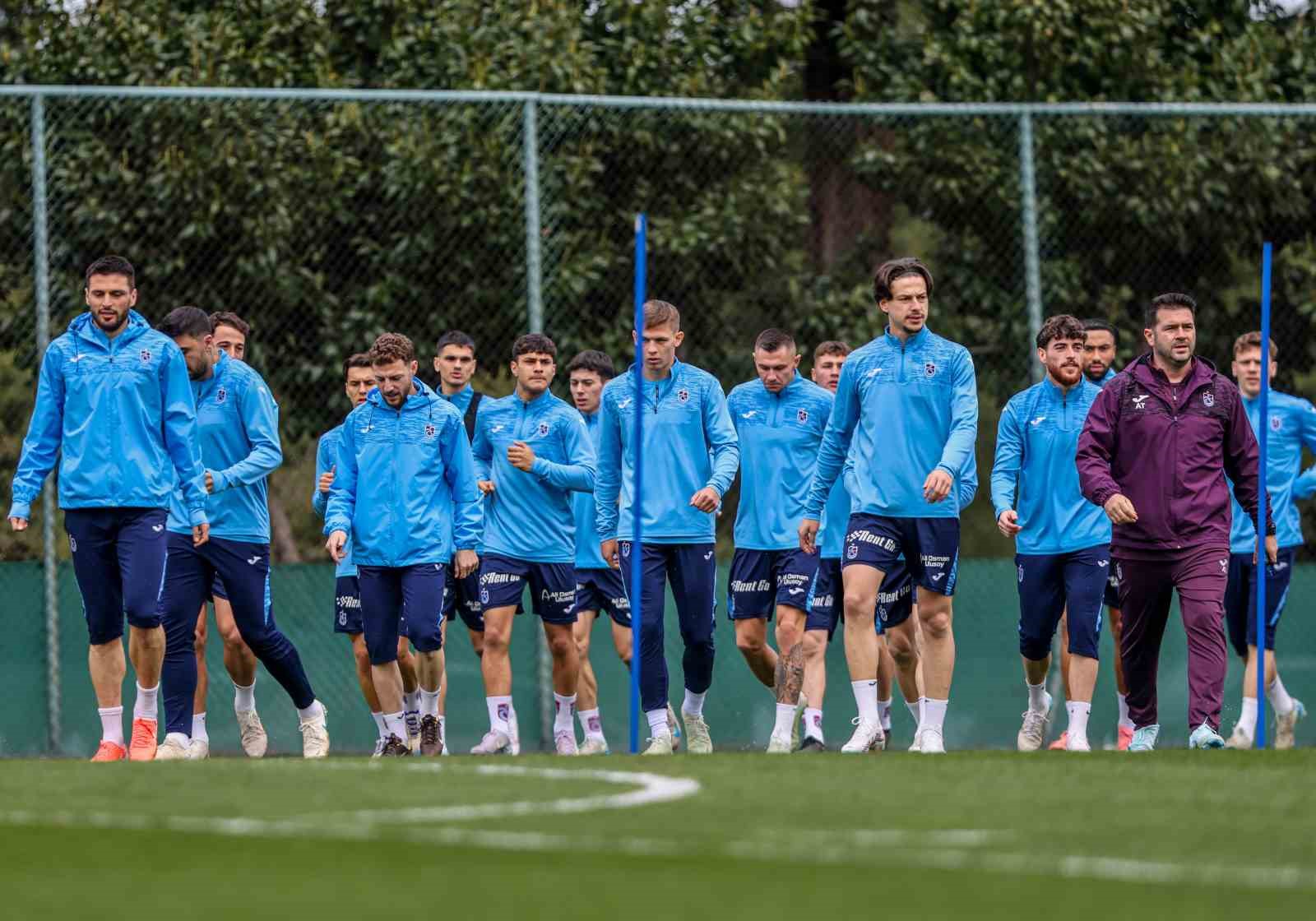 Fatih Tekke, savunmaya ve hücum hattına çözüm arıyor