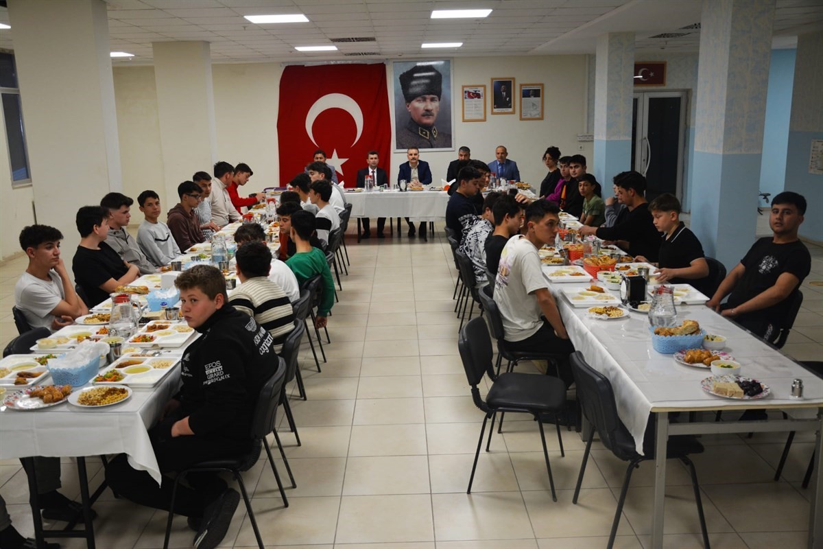 Ramazan’ın bereketi öğrencilere paylaşıldı