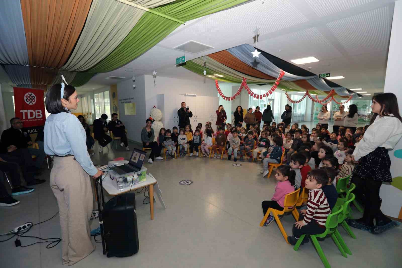 Minikler diş sağlığını eğlenerek öğrendi