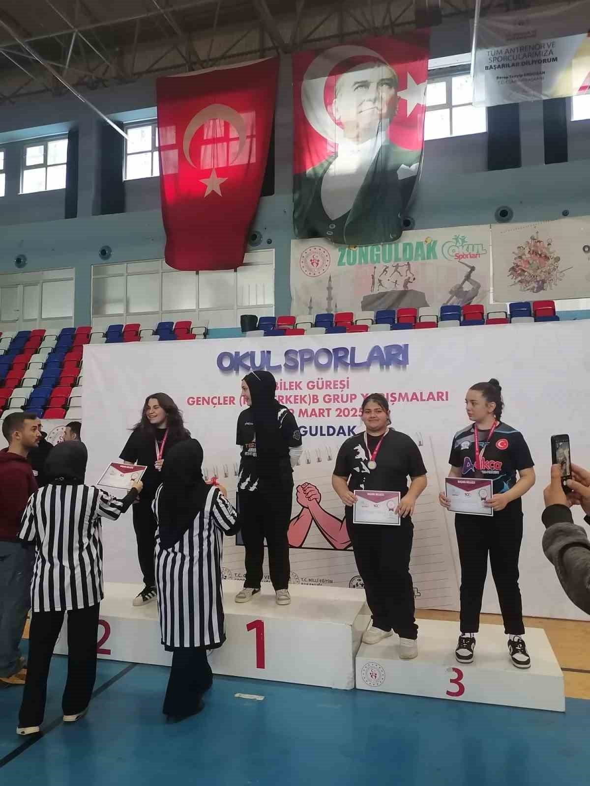 Türkelili öğrencilerden çifte başarı
