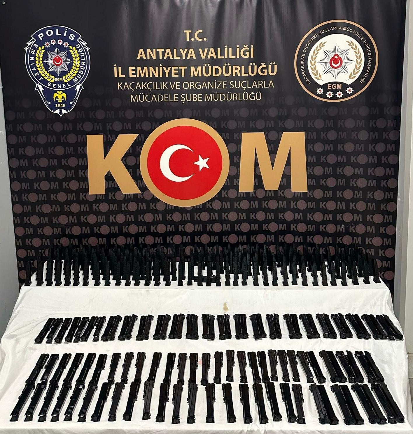 Antalya’da silah ve mühimmat kaçakçılığı operasyonunda 2 şüpheli tutuklandı