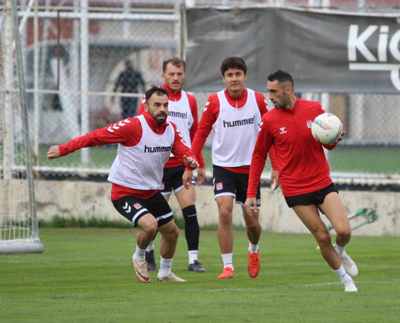 Rıza Çalımbay: "Düşmeyi aklımızın ucundan geçirmiyoruz"
