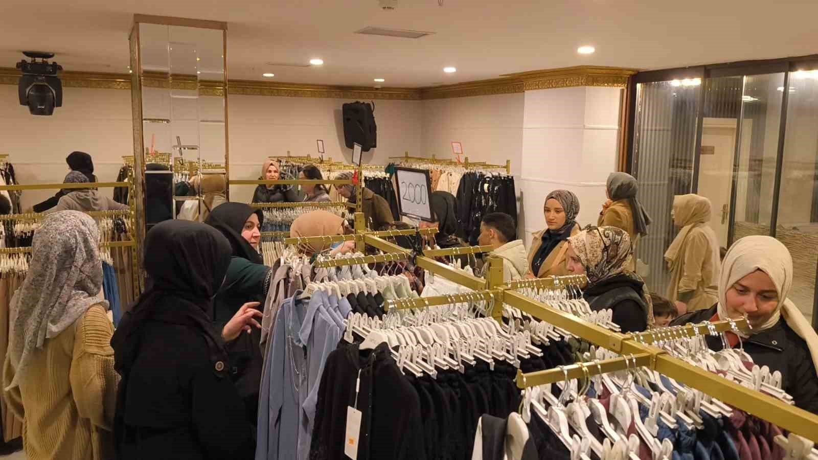 Kars’ta tesettür giyim festivaline yoğun ilgi