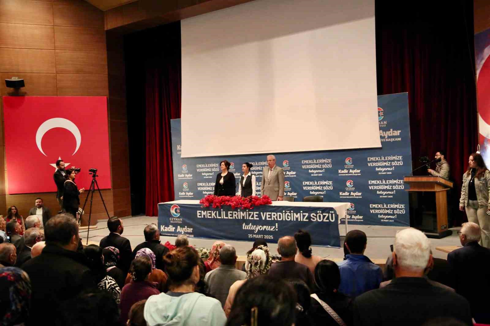 Ceyhan&rsquo;da emeklilere verilen s&ouml;z tutuldu: 5 bin TL ikramiye yatırıldı
