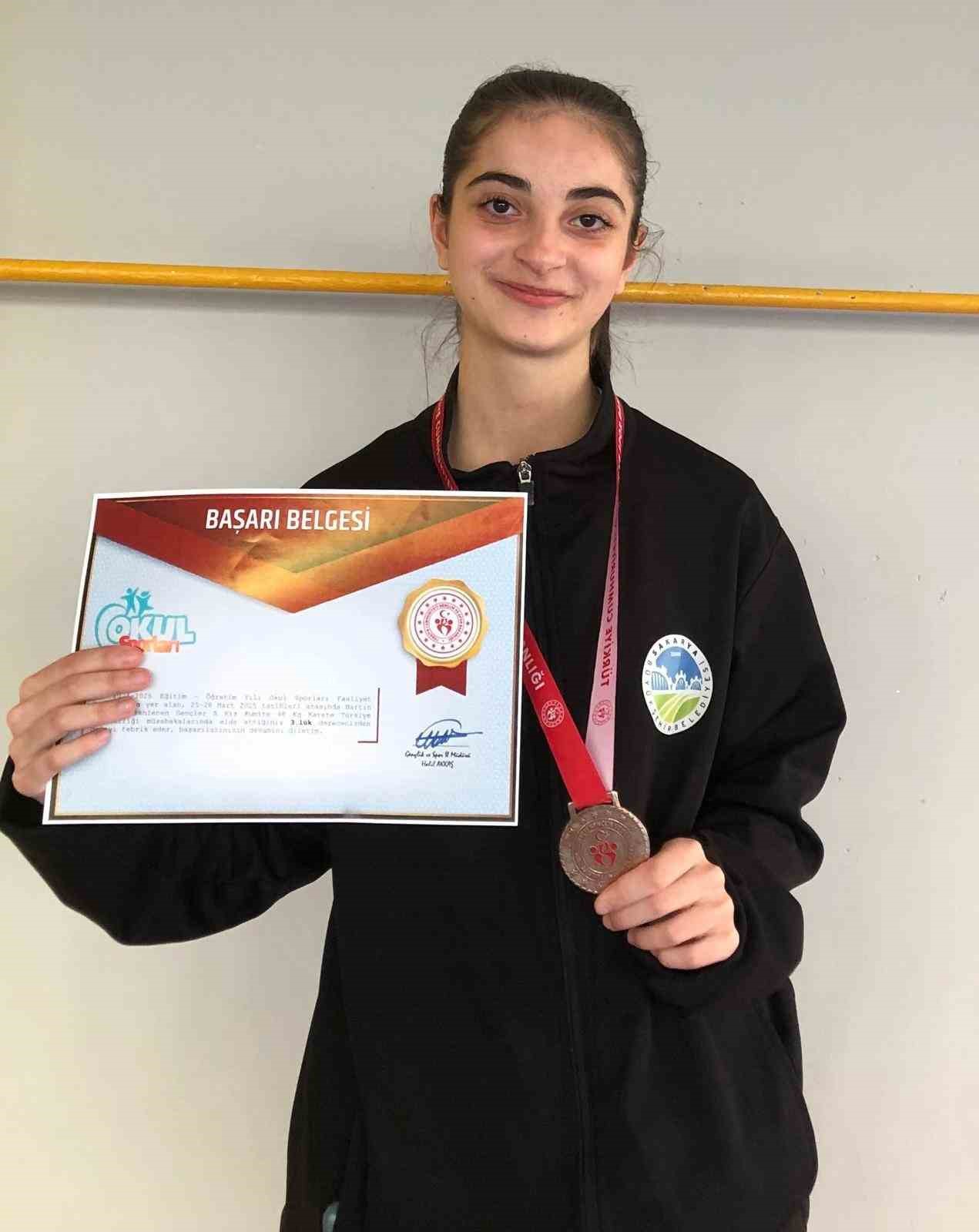 Büyükşehir karatecisi Sakarya’yı gururlandırdı