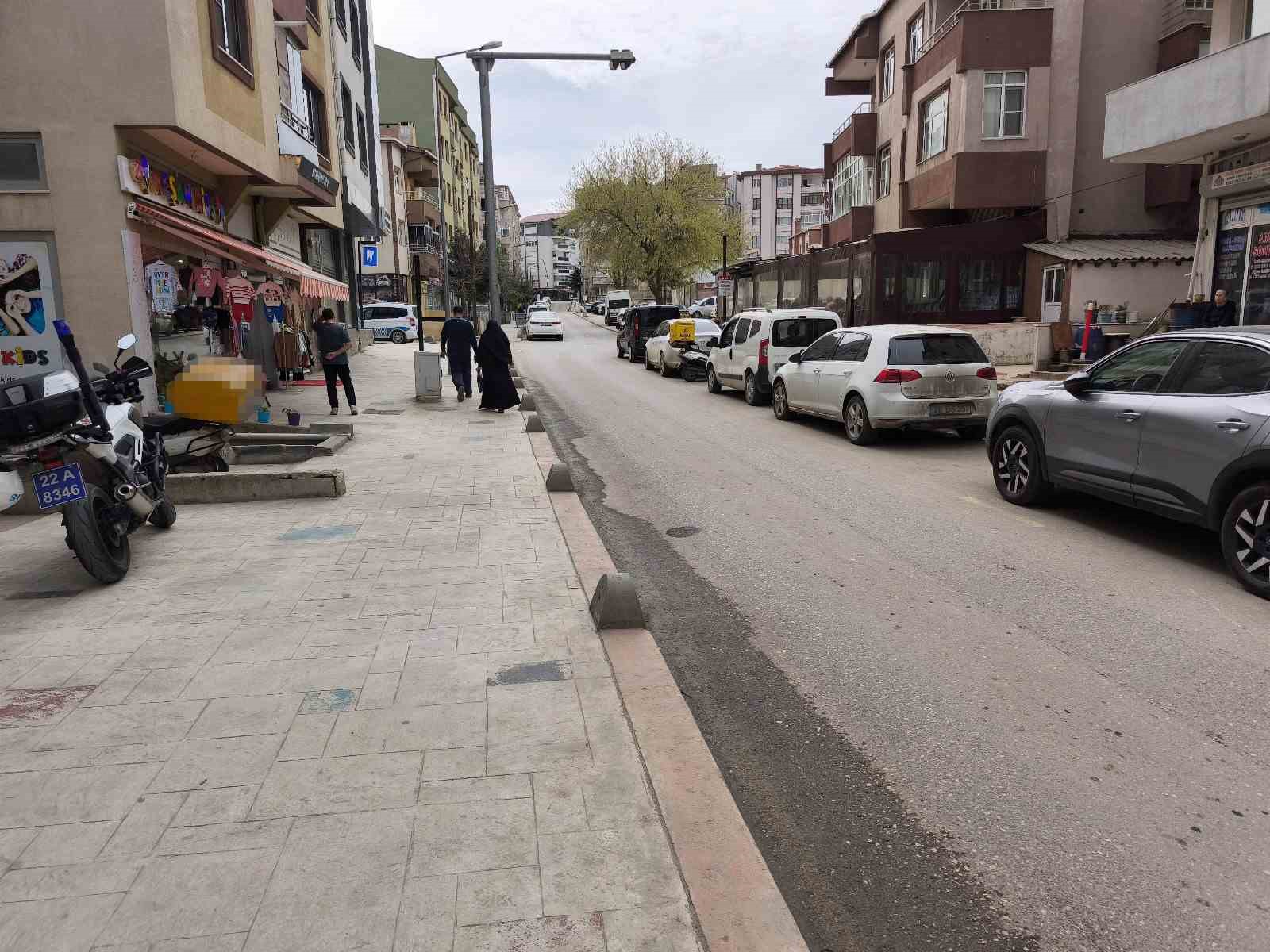 K&ouml;peklerden ka&ccedil;maya &ccedil;alışan motokurye kaza yaptı
