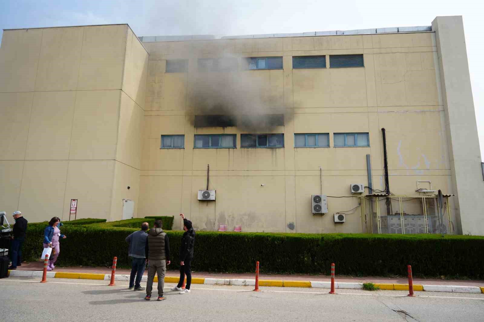 Antalya&rsquo;daki hastane yangınında tahliye ve sevk edilen hasta sayısı belli oldu
