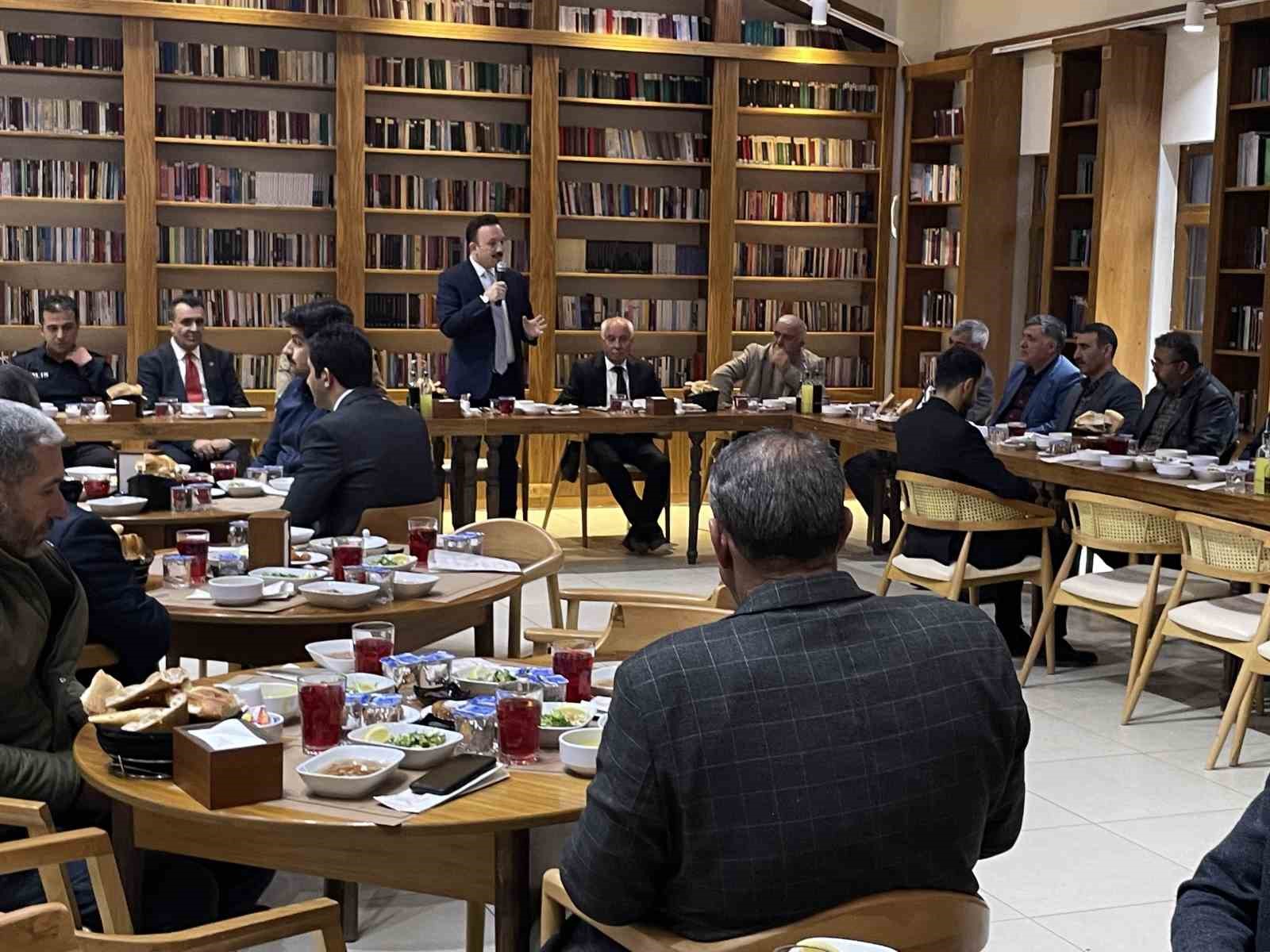 Malazgirtli muhtarlar iftar yemeğinde buluştu
