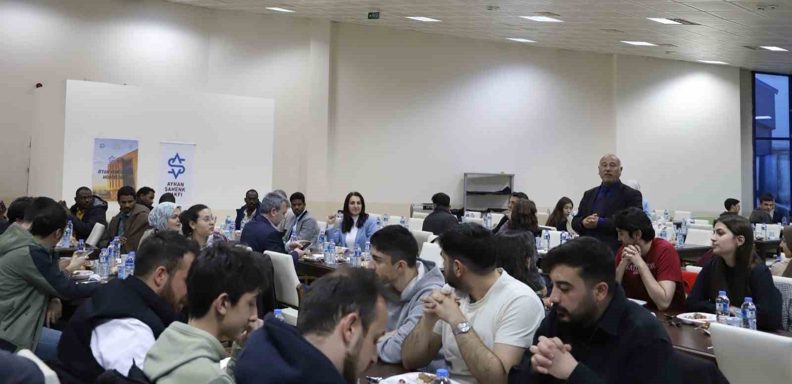 Tarım Bilimleri Fakültesi öğrencileri ile akademik ve idari personel iftarda bir araya geldi