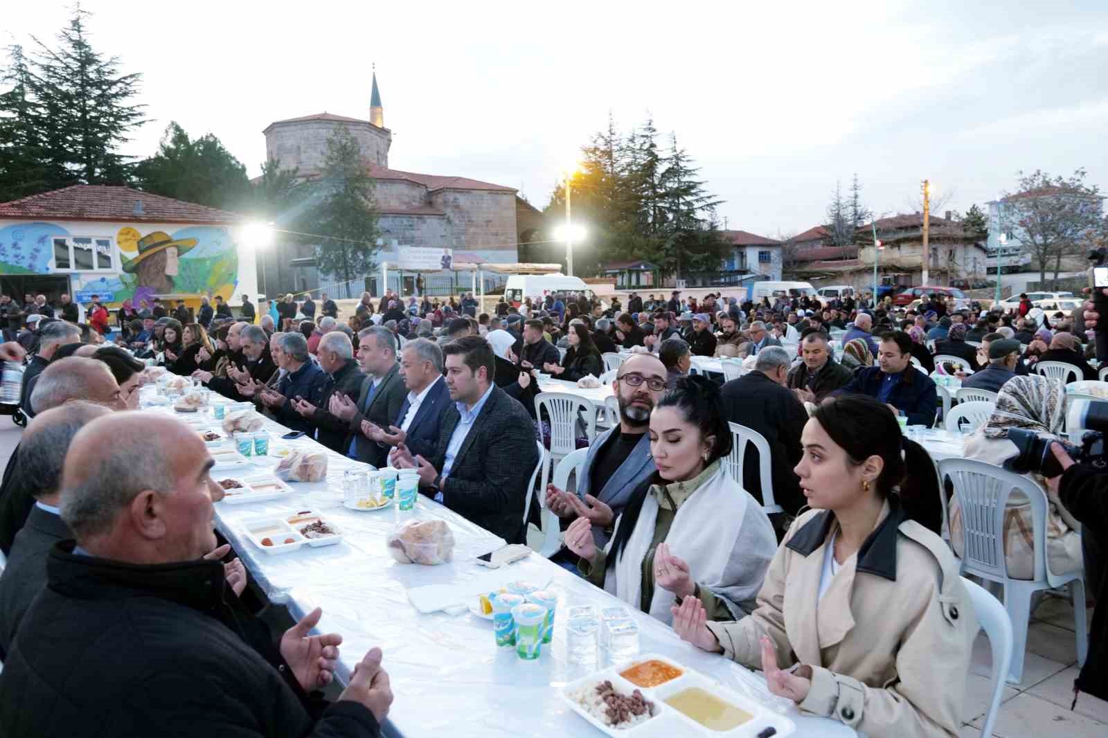 Gürhan Albayrak Çifteler ve Han’da ziyaretlerde bulundu