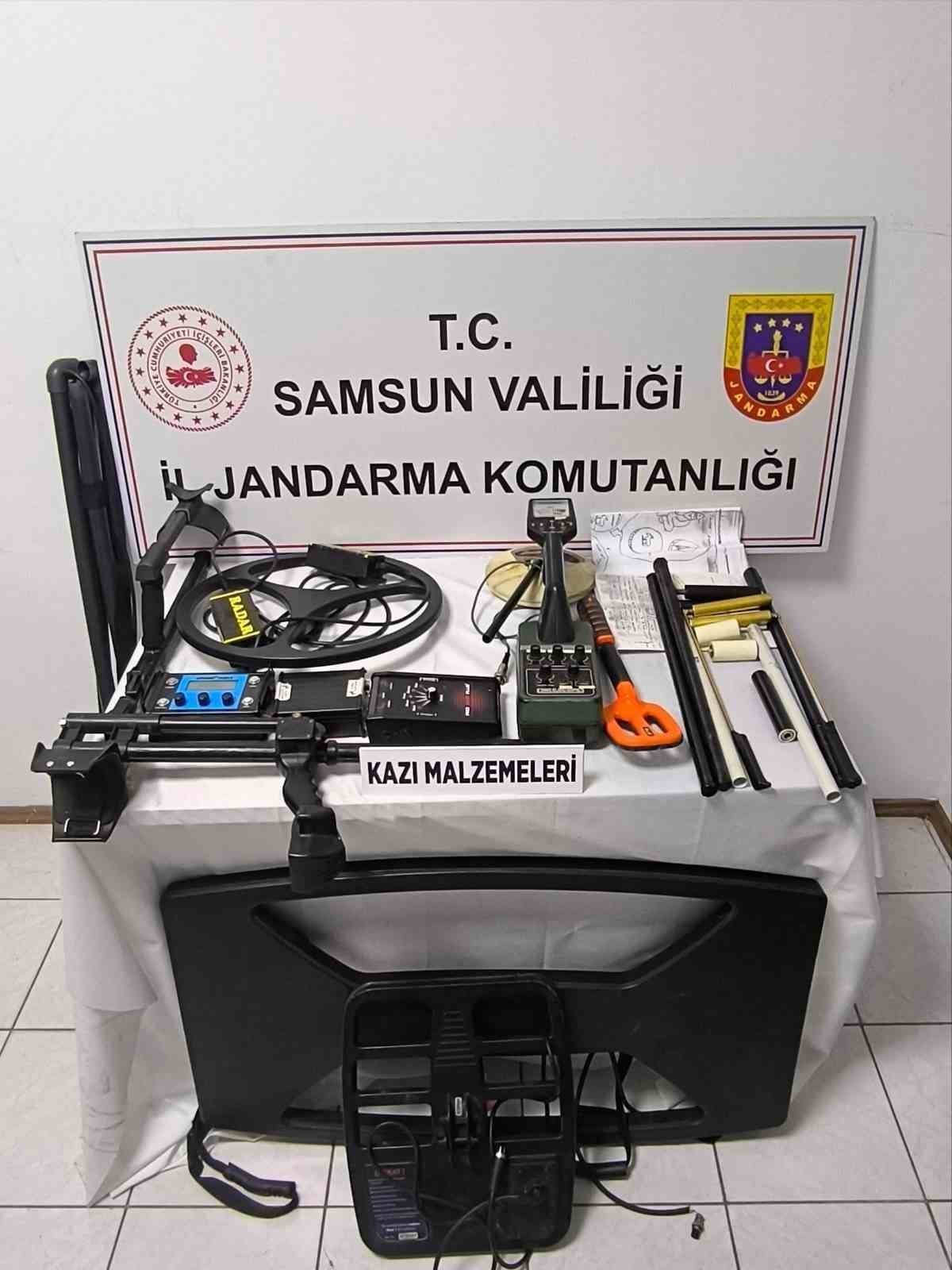 Jandarmadan 4 ilçede define operasyonu: 11 kişi yakalandı