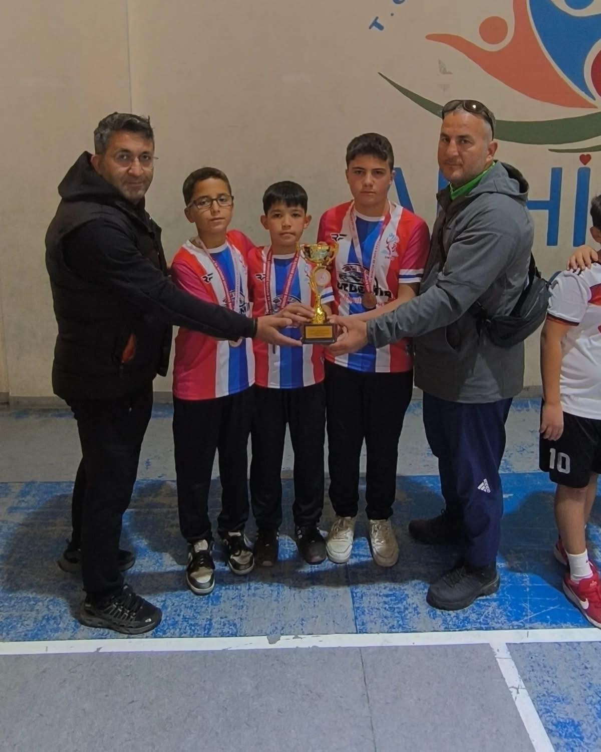 Salihlili öğrenciler, Floor Curling’de birinci oldu
