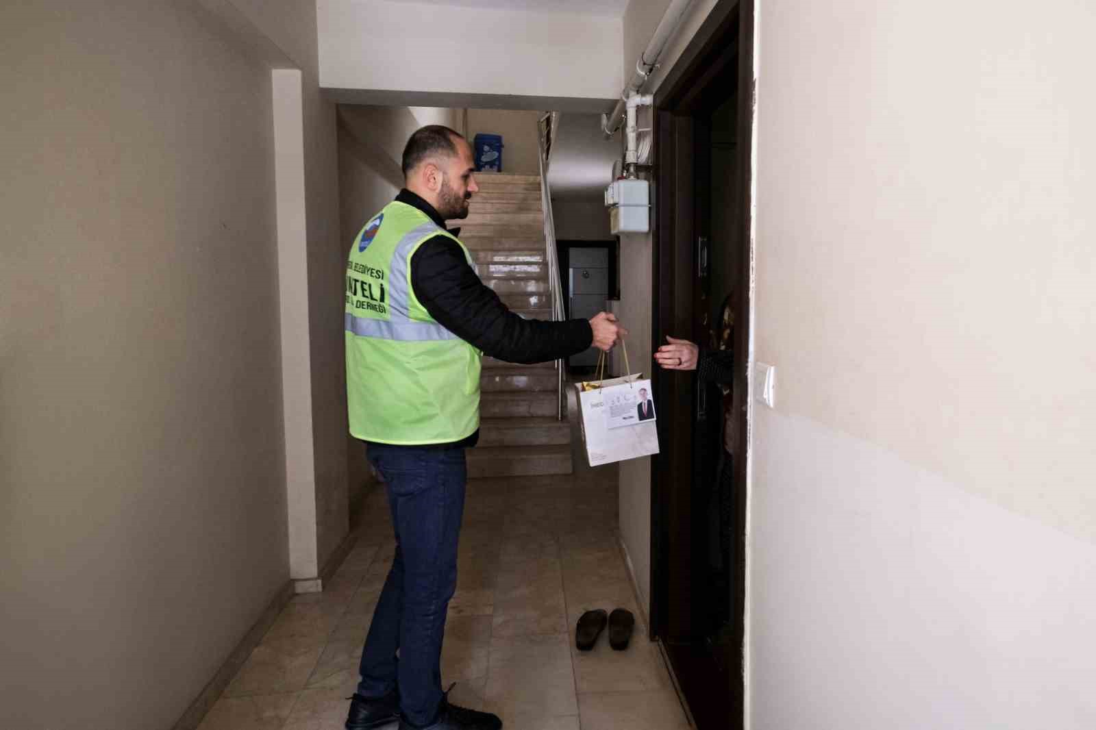 İneg&ouml;l Belediyesi&rsquo;nden yaşlılara bayram s&uuml;rprizi
