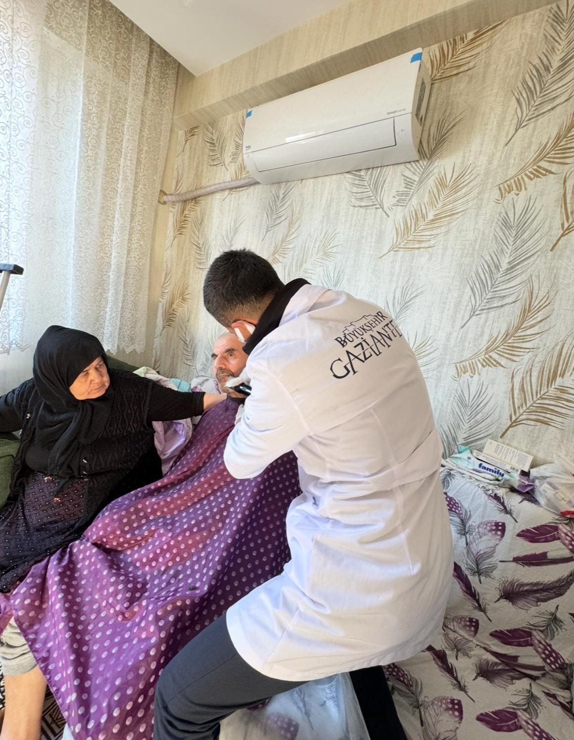 Yaşlı ve engelliler bayrama B&uuml;y&uuml;kşehir&rsquo;in desteğiyle hazırlanıyor
