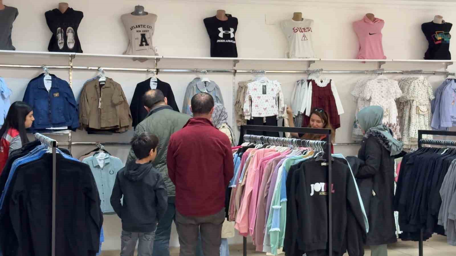 Sincan Belediyesinden 885 &ccedil;ocuğa bayramlık
