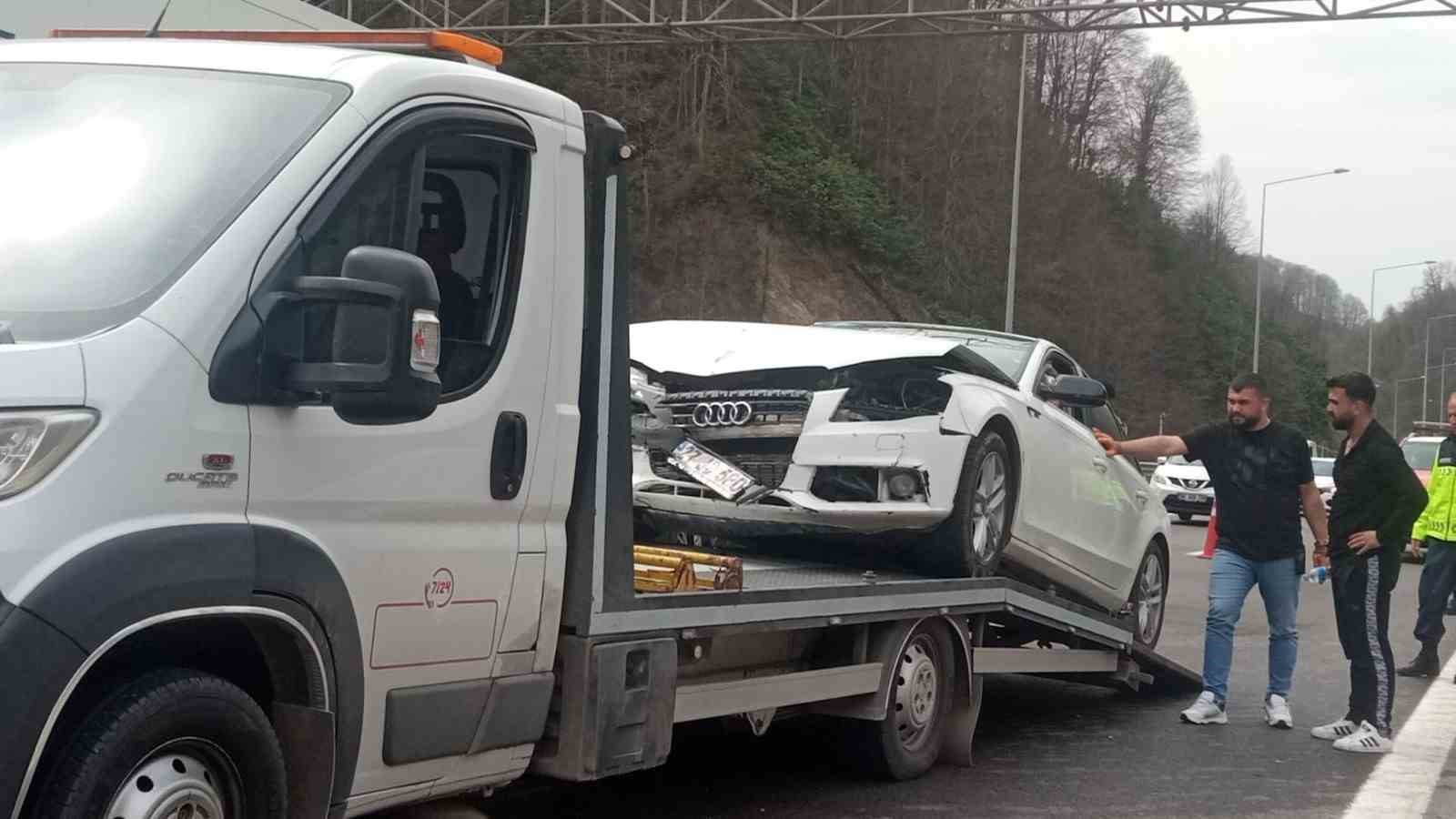 Bolu Dağı Tüneli geçişinde otomobiller çarpıştı: 4 yaralı
