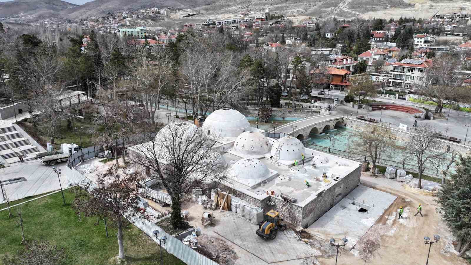 Başkan Altay 600 yıllık tarihi hamamın su müzesi olacağını açıkladı