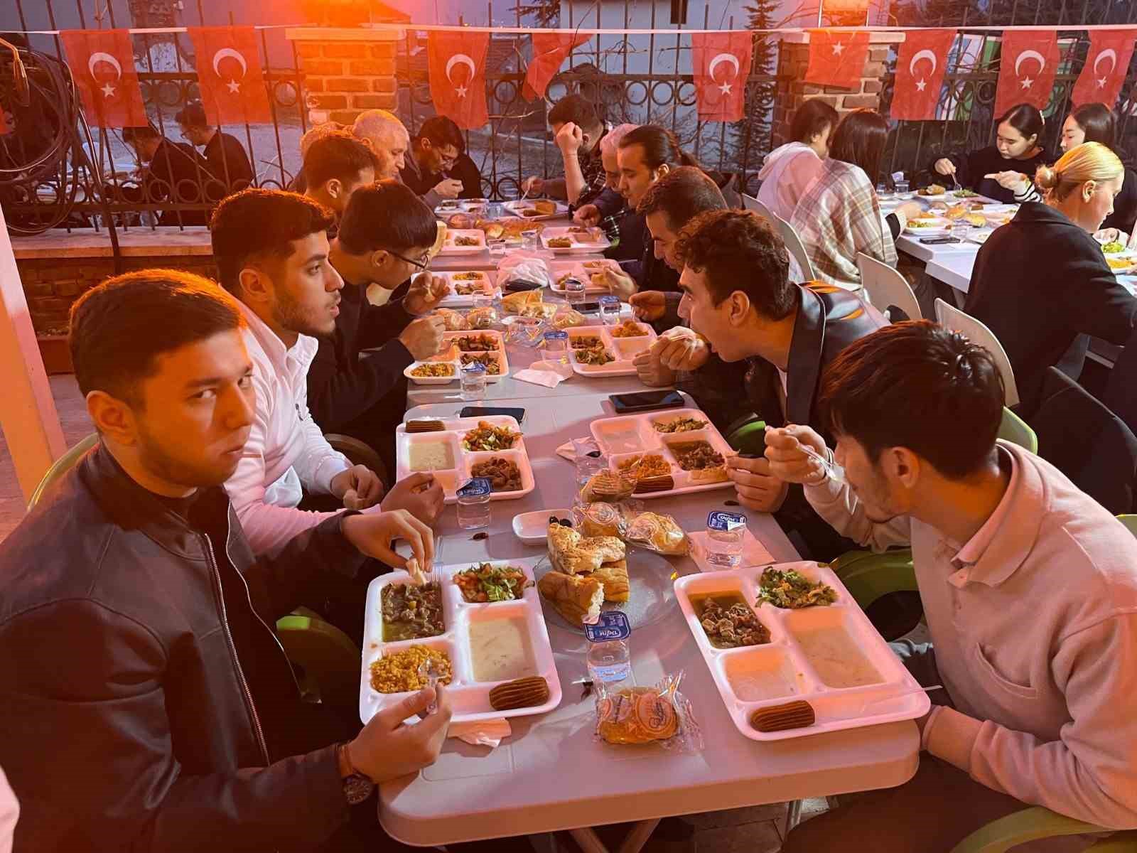 Eskişehir Türk Ocağı’ndan Kadir Gecesi iftarı
