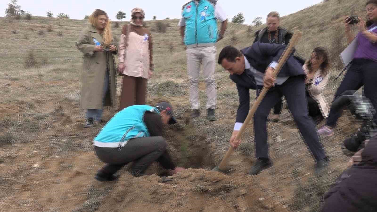 Malatya&rsquo;da doğa y&uuml;r&uuml;y&uuml;ş&uuml; ve fidan dikimi etkinliği d&uuml;zenlendi
