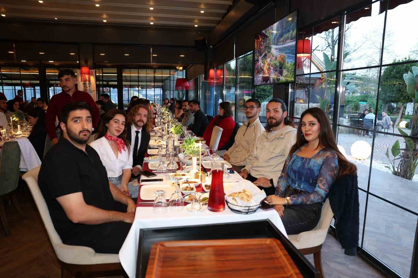 Rektör Türkoğan, öğrenci topluluk başkanlarıyla iftarda buluştu