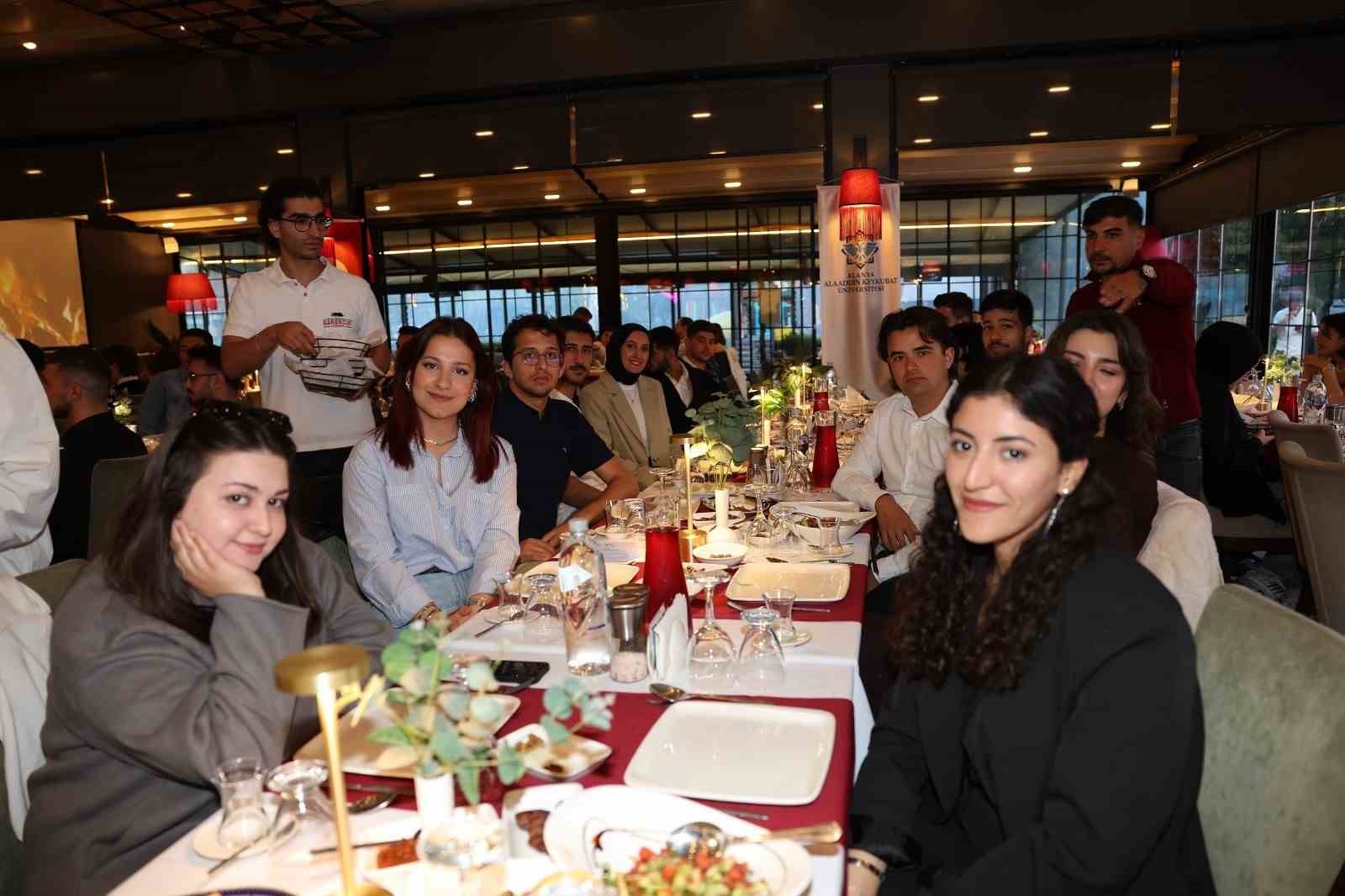 Rektör Türkoğan, öğrenci topluluk başkanlarıyla iftarda buluştu