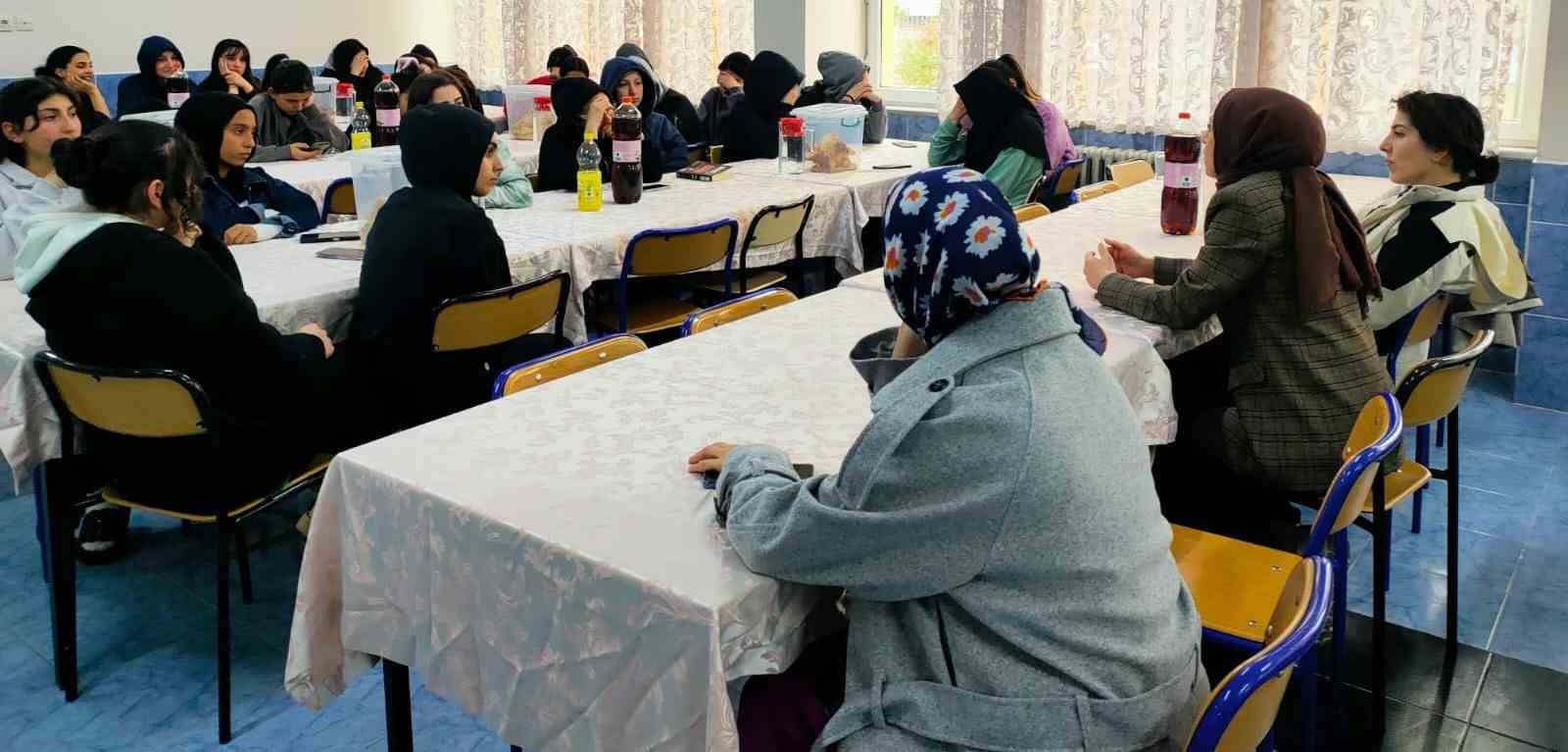 Bayburt’ta kadın hakları ve hukuku konulu söyleşi yapıldı