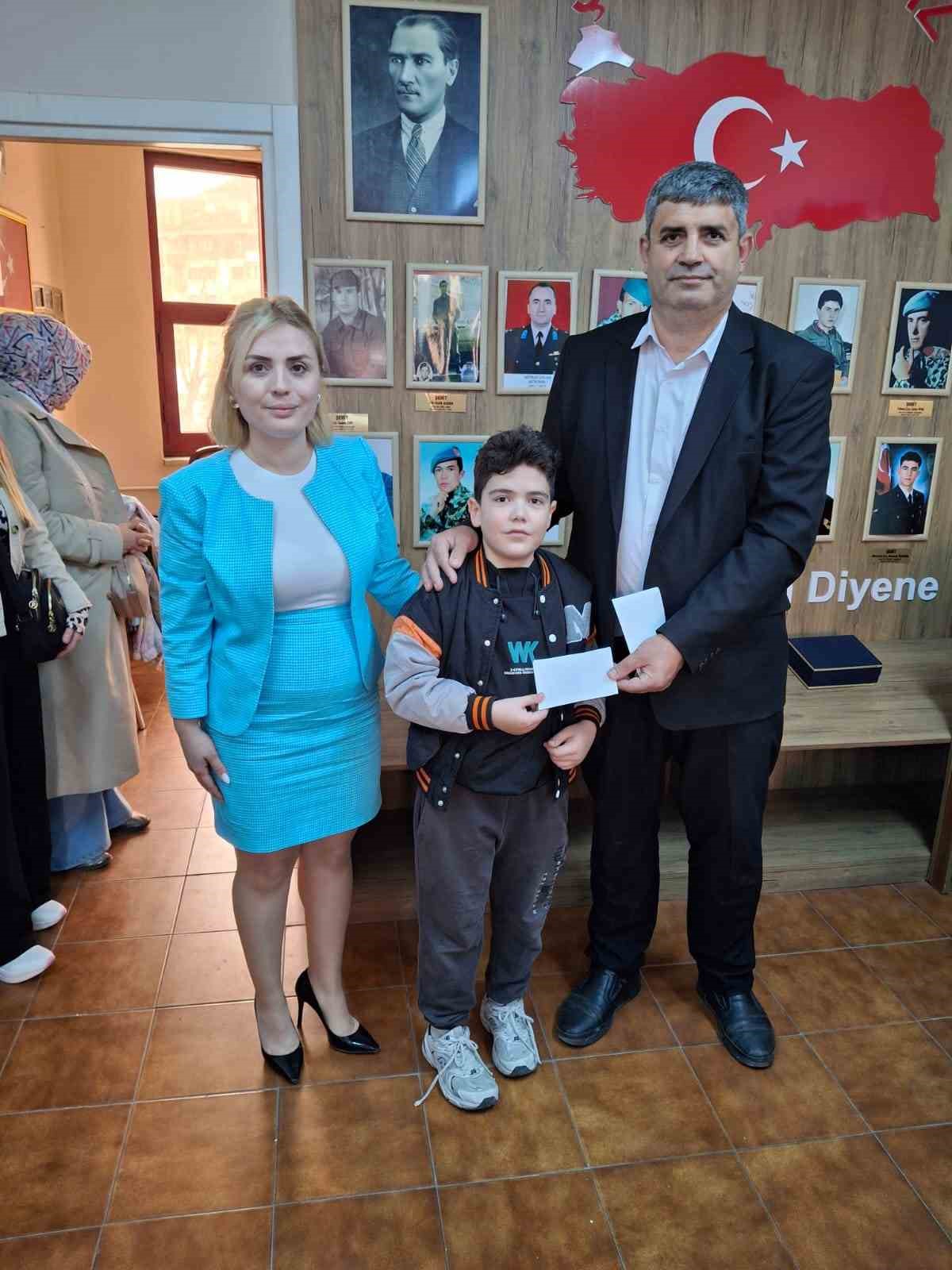 Boz&uuml;y&uuml;k&rsquo;te 4. sınıf &ouml;ğrencilerinden şehit ailelerine ve gazilere duygulandıran mektup
