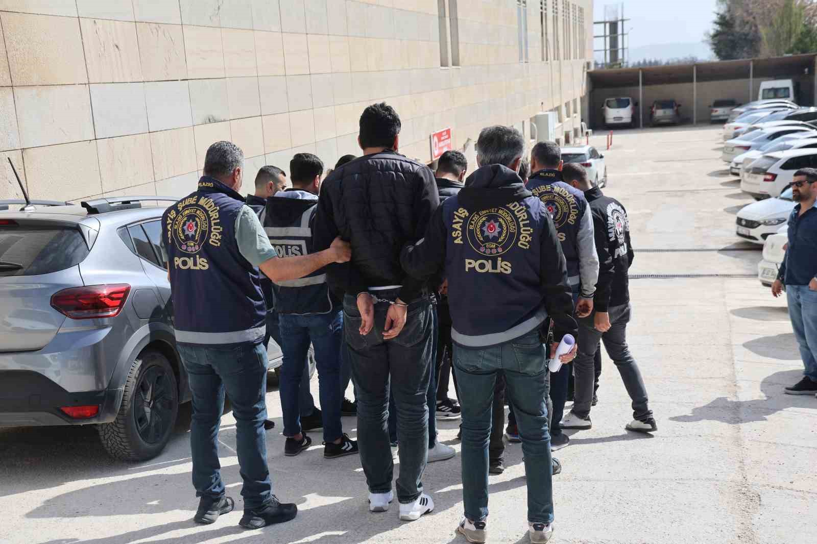 Elazığ’da 1 kişiyi öldüren ve 1 kadını yaralayan 6 şüpheli yakalandı