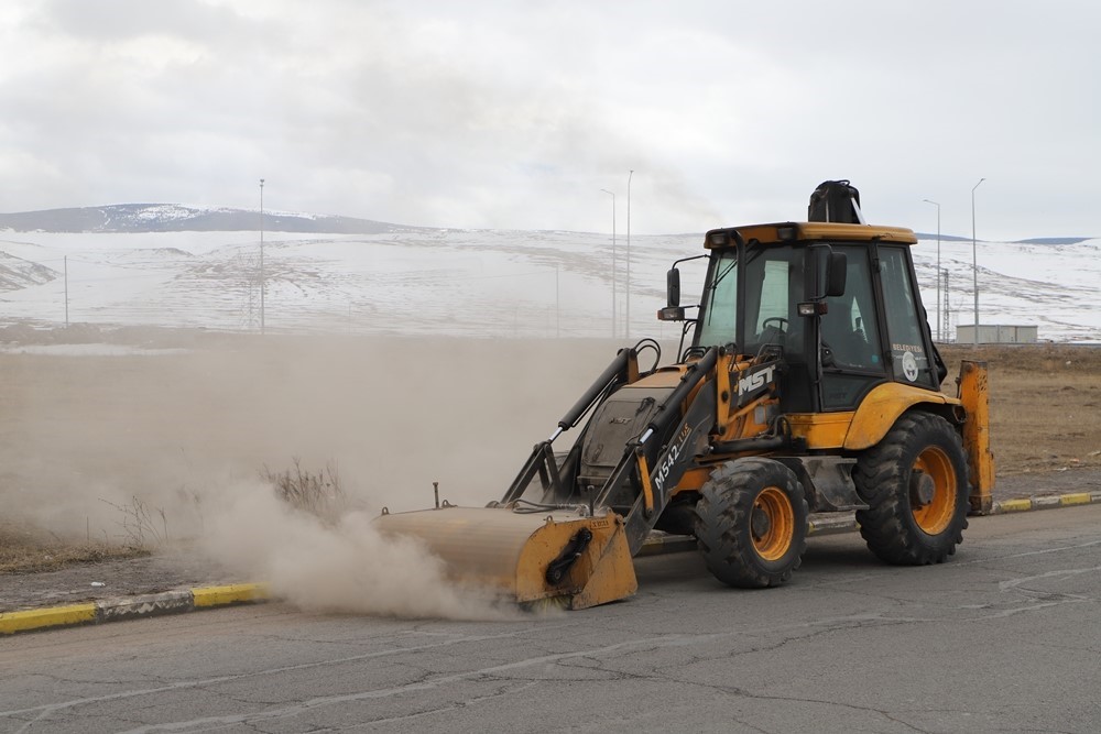 Ardahan Belediyesi bahar temizliğine başladı