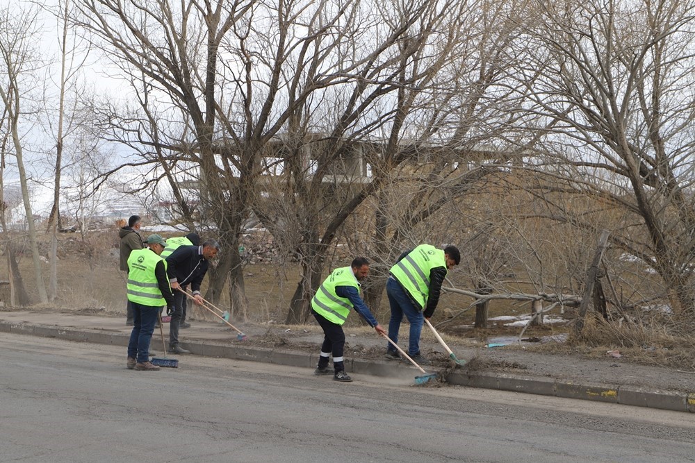 Ardahan Belediyesi bahar temizliğine başladı
