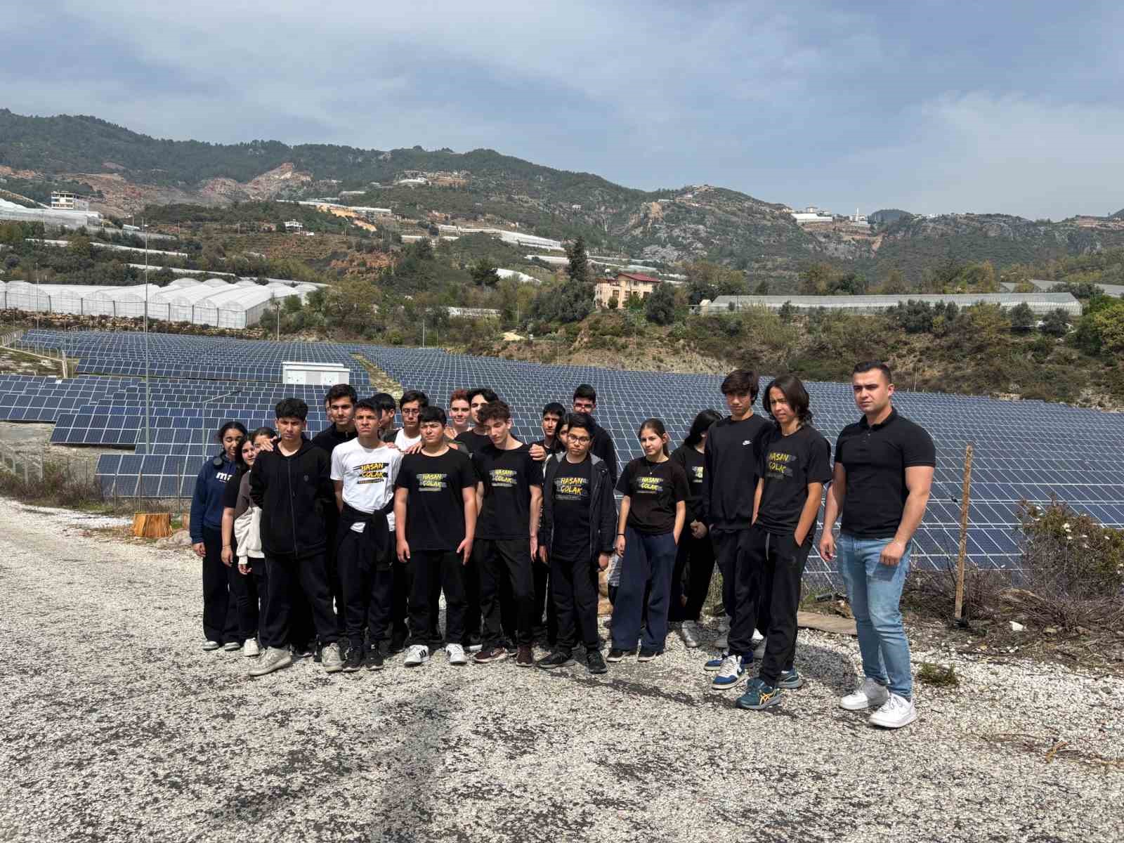 Alanyalı öğrenciler güneş enerjisi üretimini yerinde gördü