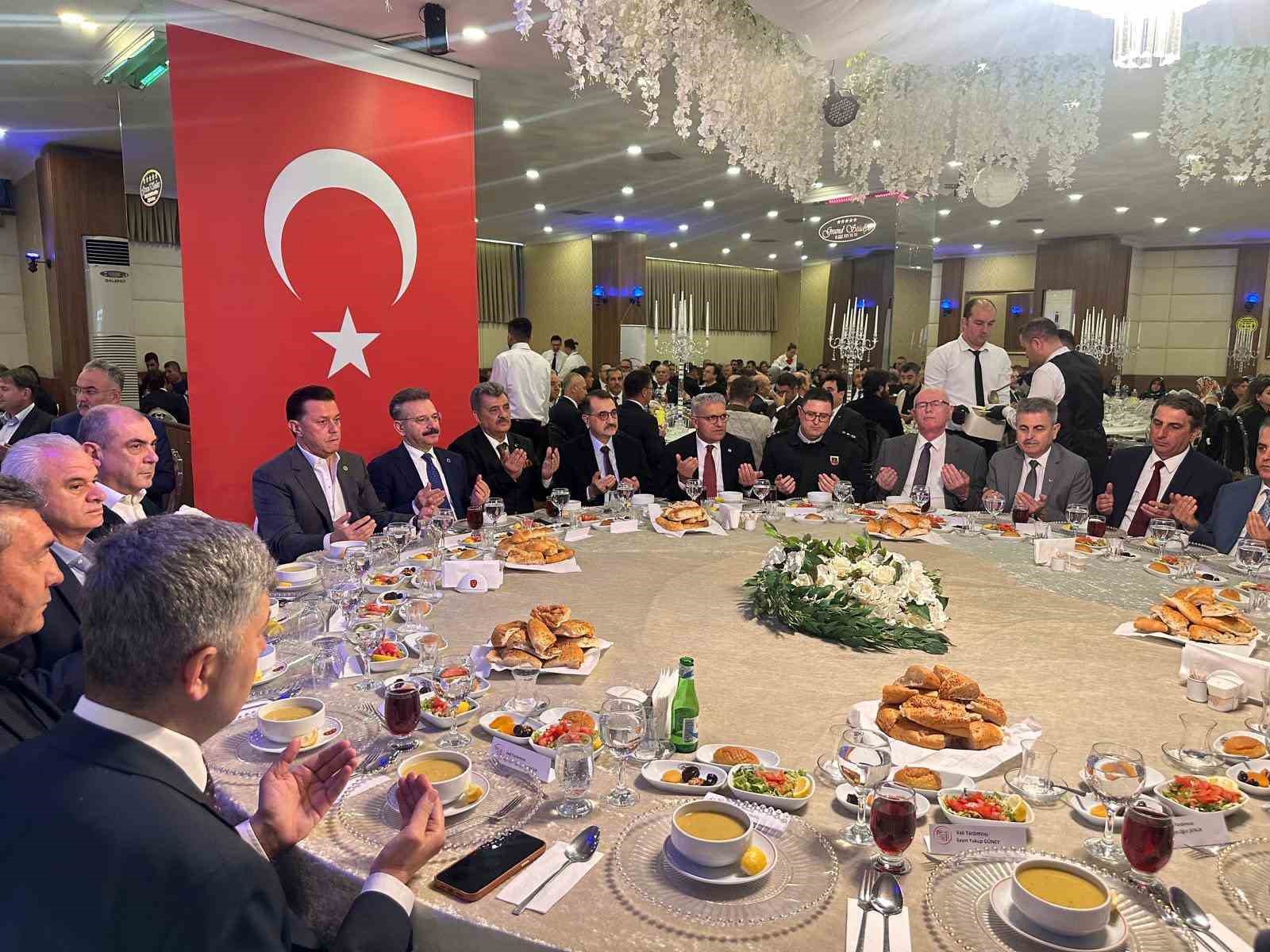 Milletvekili Hatipoğlu, esnafın iftar programına katıldı