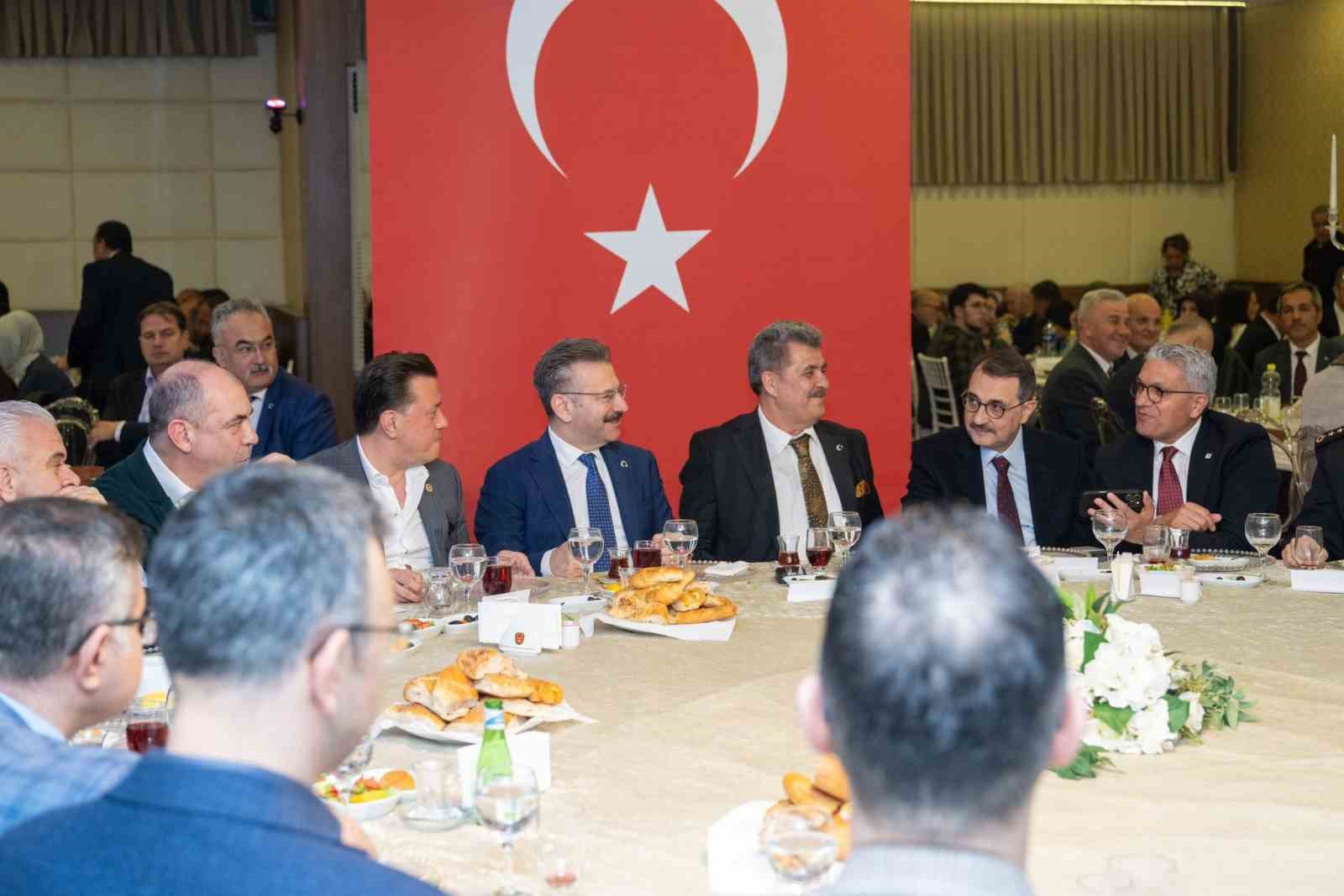 Milletvekili Hatipoğlu, esnafın iftar programına katıldı
