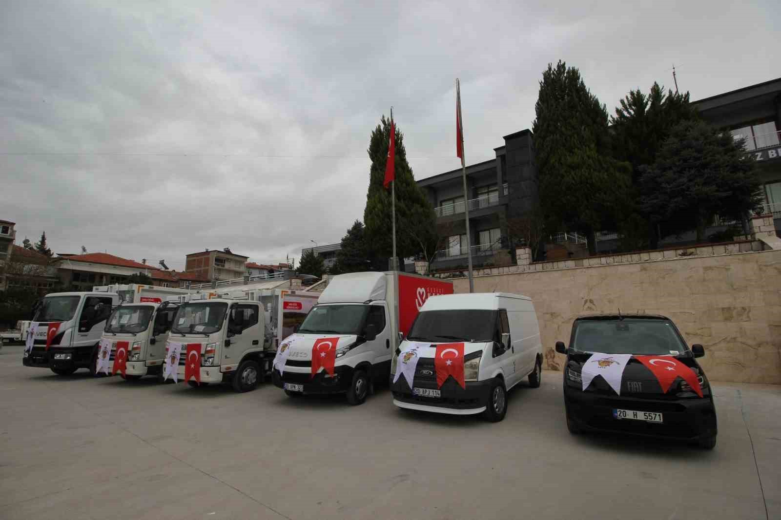 Honaz Belediyesi ara&ccedil; filosuna 6 yeni ara&ccedil; katıldı
